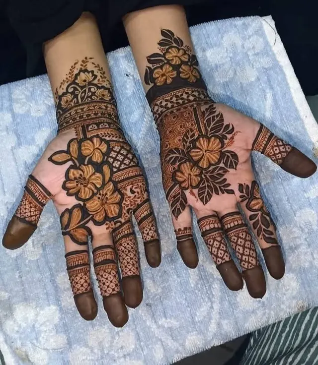 Elegant Arabic and floral mehendi design on hands by Anand Mehendi & Tattoo, Bhubaneswar