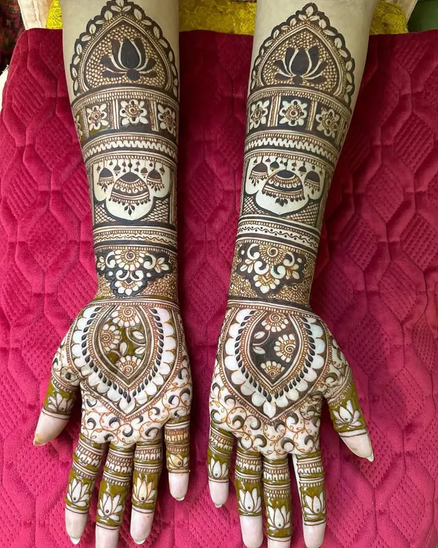 Traditional full-arm mehendi design by Anand Mehendi & Tattoo, Bhubaneswar
