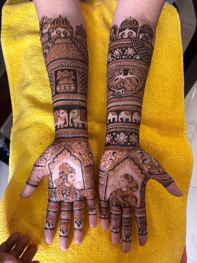 Traditional full-arm mehendi design by Anand Mehendi & Tattoo, Bhubaneswar